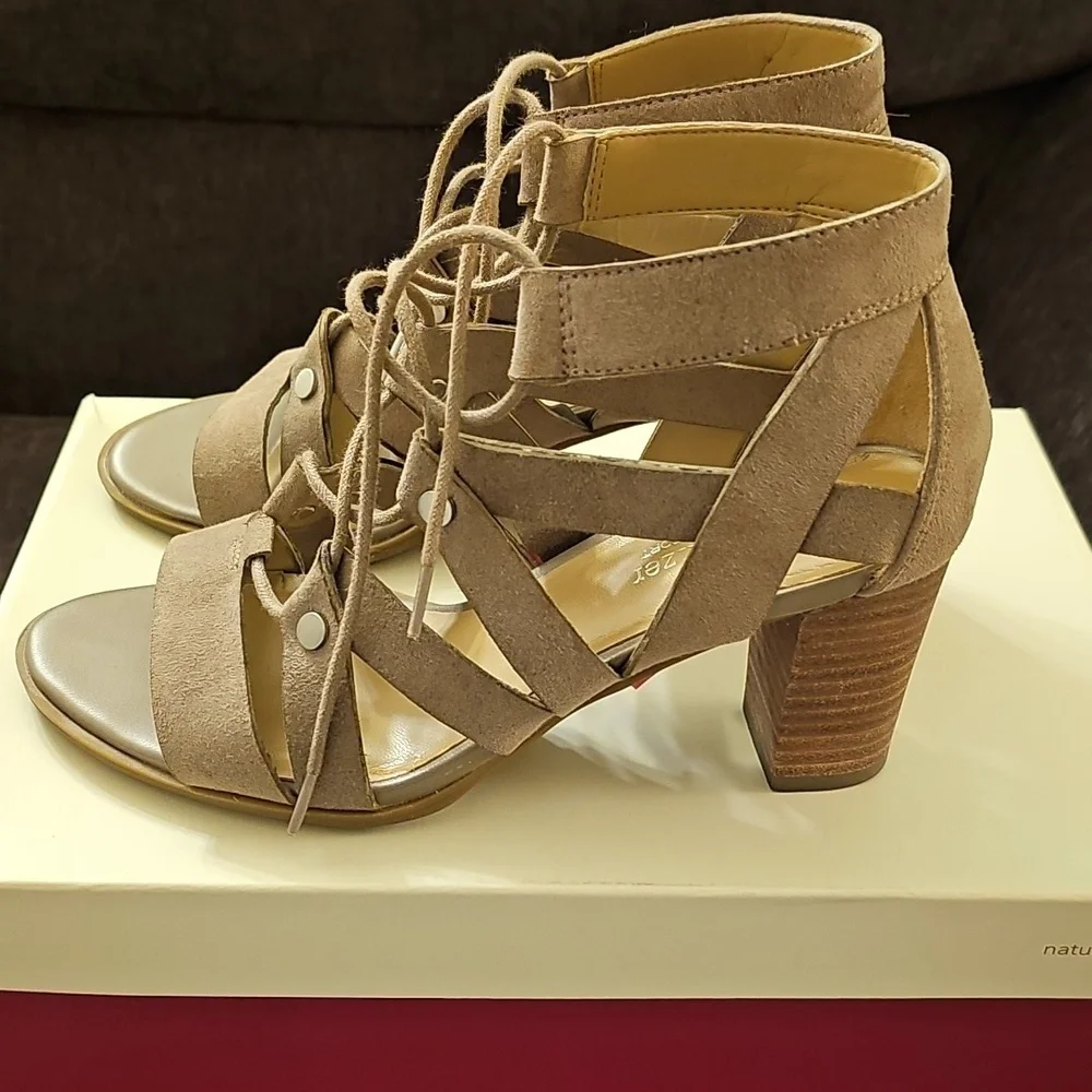 Naturalizer N5 Comfort Beige Strappy Heeled Sandals